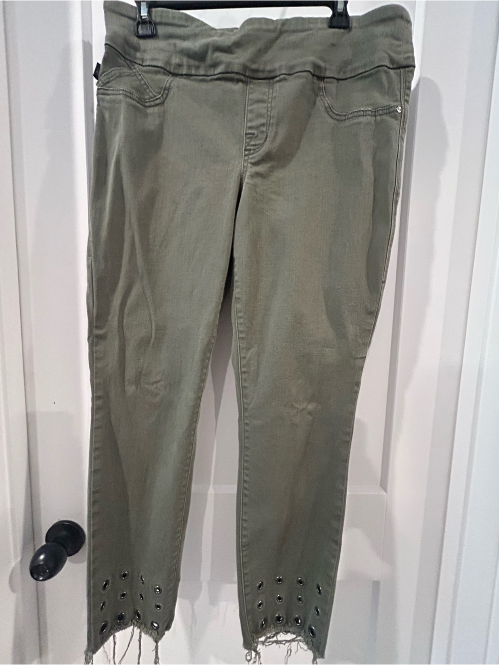 Rock & Republic Olive Green capri Pants